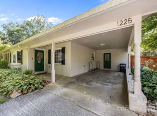 1225 W Gilbert St, Hendersonville, NC 28792