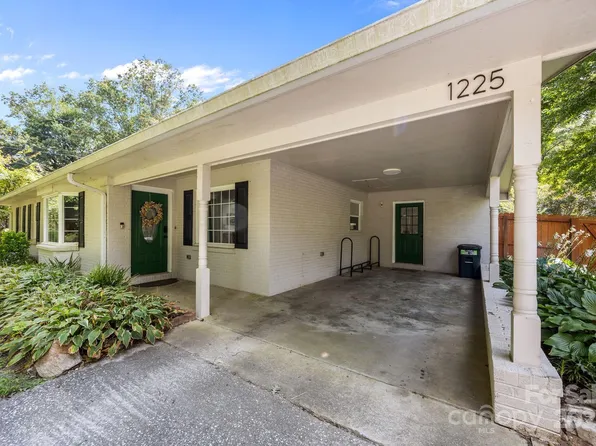 1225 W Gilbert St, Hendersonville, NC 28792
