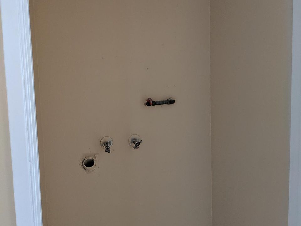 1st image of 1920 Gardena Ave APT 19