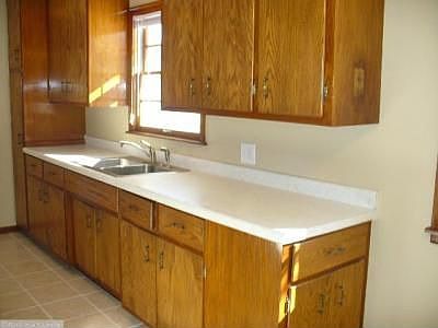 4th image of 2476 Meadow Dr
