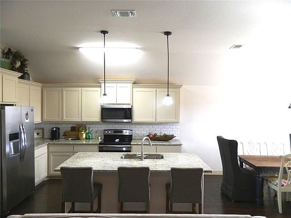 4th image of 115 Comanche Dr