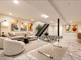 215 S 4th St