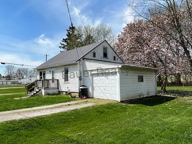 912 Grove Ave — Photo 3