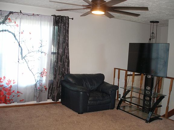 4th image of 1403 E 30th Dr