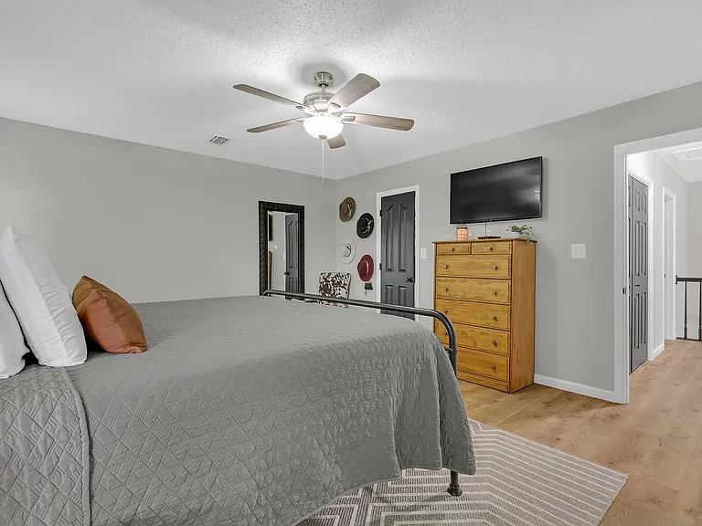 805 Vantage Ct — Photo 13