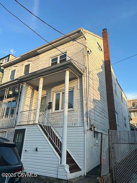 1st image of 418 W Oak St