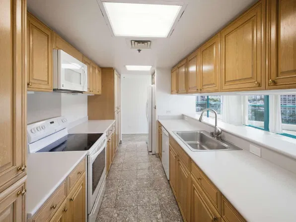 745 Isenberg St, Honolulu, HI 96826