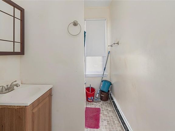 3rd image of 995 Social St