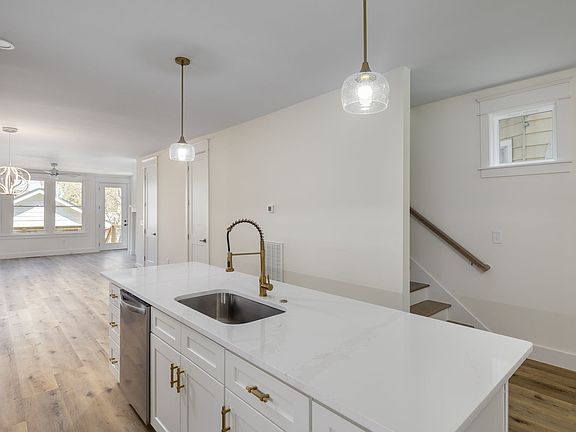 5th image of 340A Peachtree St