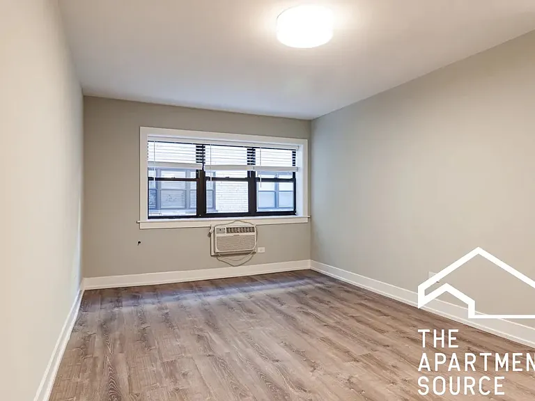 503 W Barry Ave #514 — Photo 6