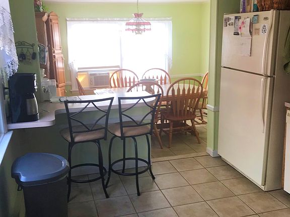 3rd image of 511 Hillside Blvd