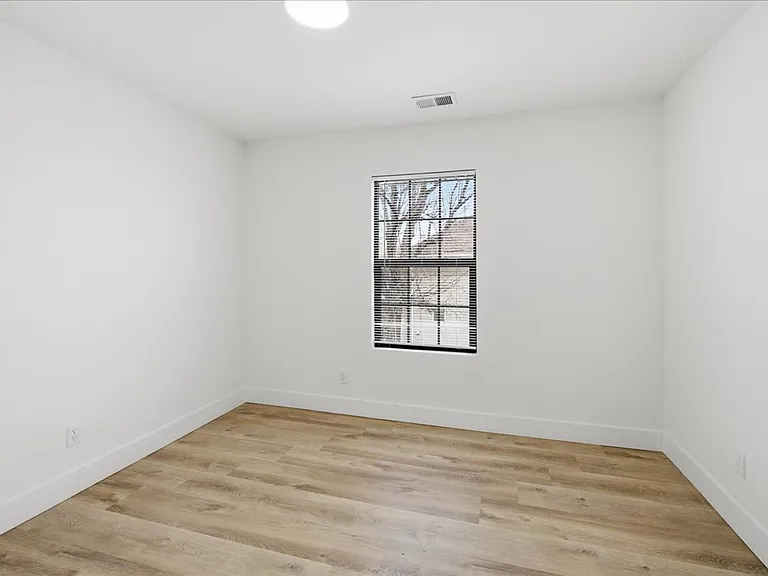 1038 N Parker Ave — Photo 12