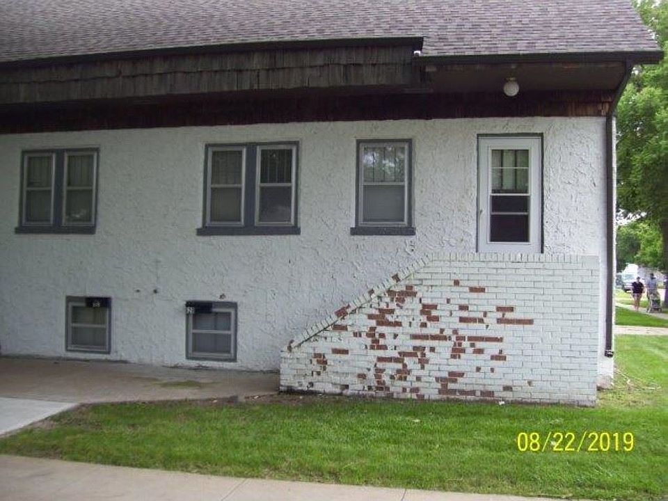 1st image of 620 W 1st St