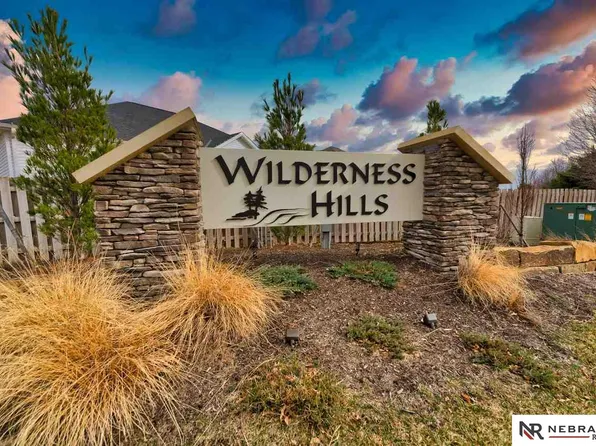 2850 Kings Corner Dr, Lincoln, NE 68516