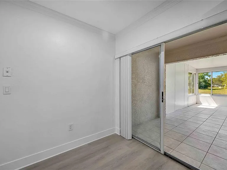 727 Kensington Lake Cir — Photo 51