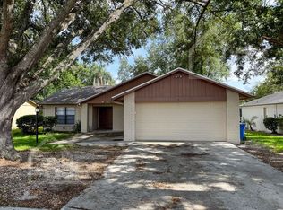 17633 Meadowbridge Dr, Lutz, FL 33549