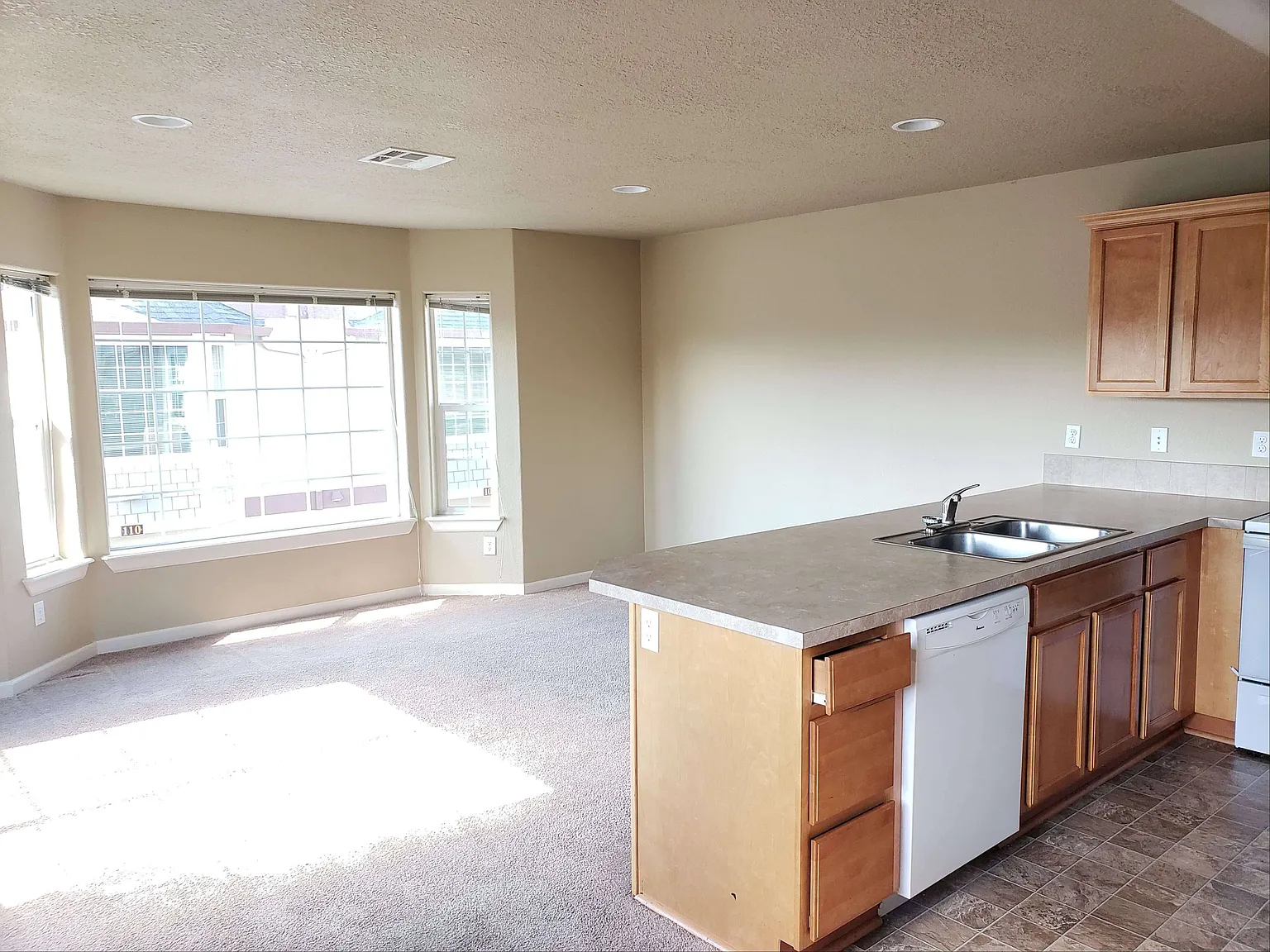 2535 NW Taylor — Photo 1