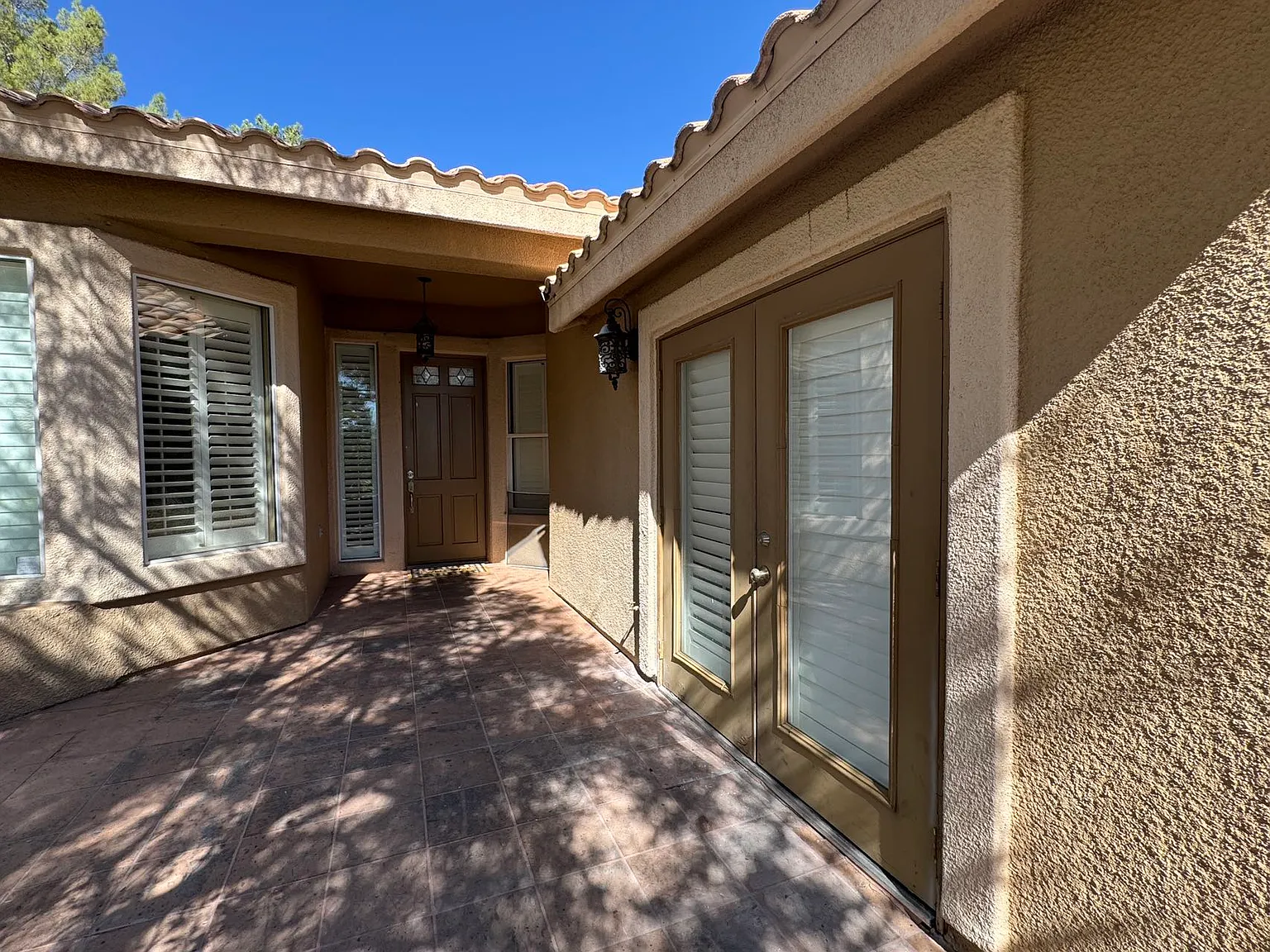 3 bed, 2550 sqft, $2,800 — Photo 2