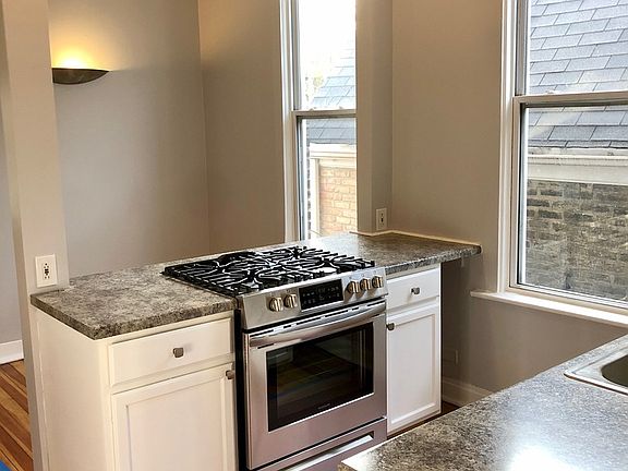 4th image of 1107 N Winchester Ave #2
