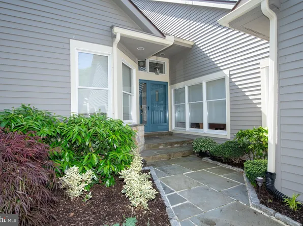 657 Hidden Pond Ln, Huntingdon Valley, PA 19006