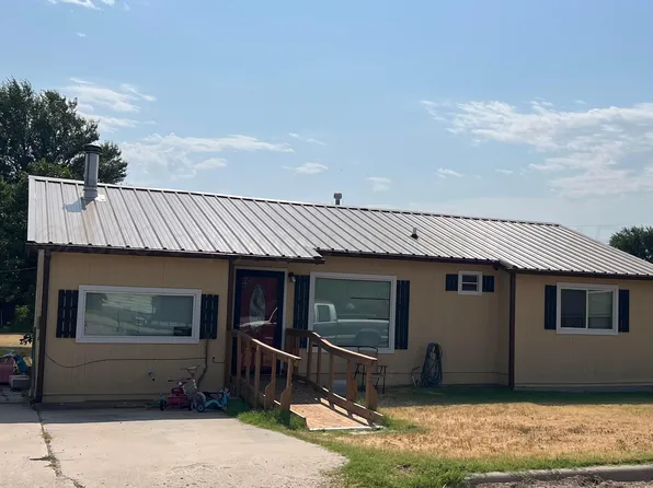 304 S Elm St, Darrouzett, TX 79024