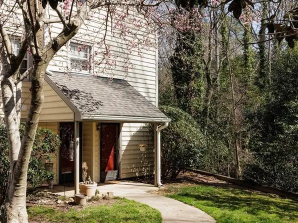 412 Oak Hollow Ct, Raleigh, NC 27613