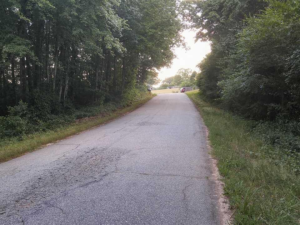 2nd image of Edwards Lake Rd