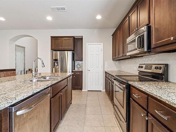 4th image of 1720 Meadow Trail Ln