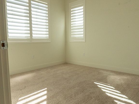 5th image of 3066 El Capitan Dr