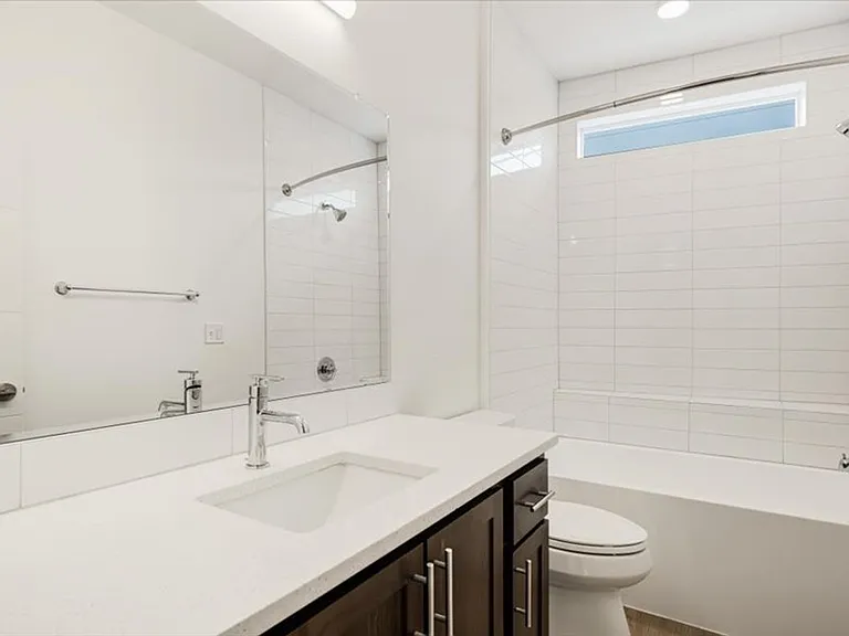 Fremont Street Apartments — Photo 7