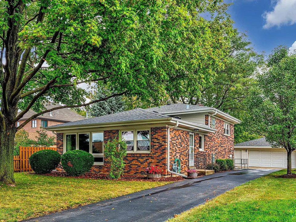 2211 S Wolf Rd