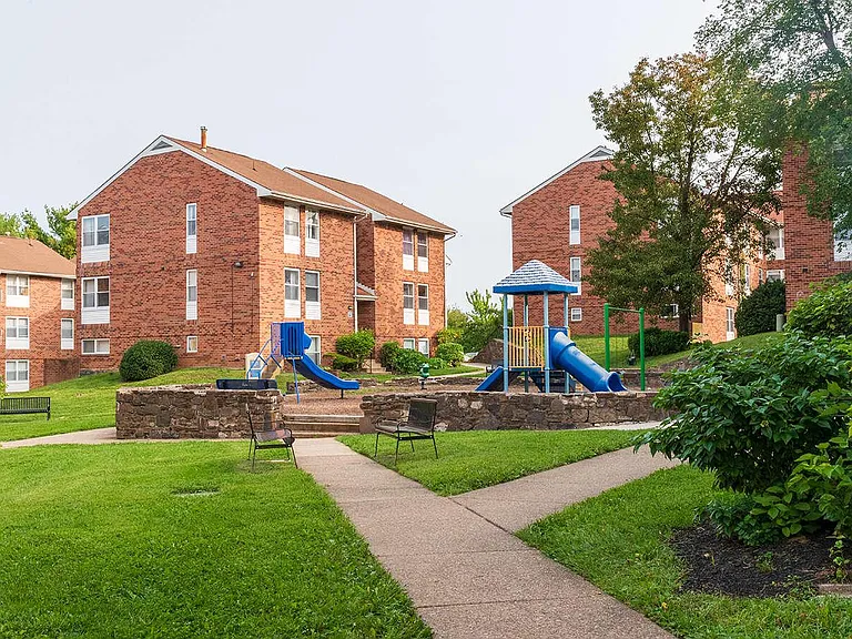 Creekside Apartments — Photo 32