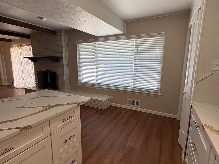 615 Oak Forest Dr — Photo 9