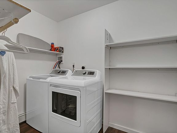 3rd image of 8 Forest Ln