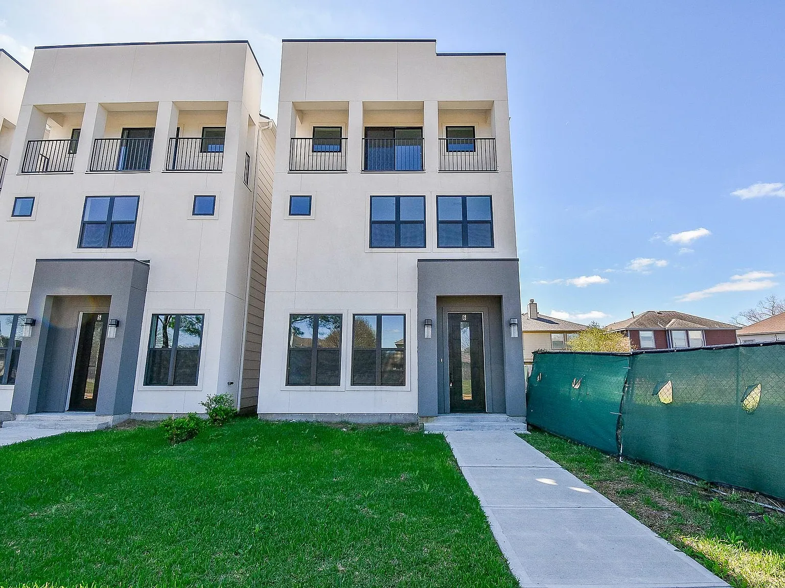 4 bed, 3.5 bath, 2802 sqft, $2,700 — Photo 2