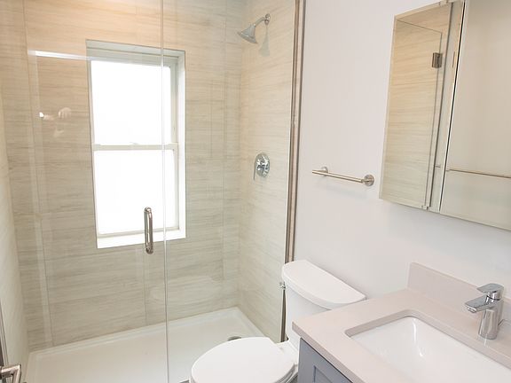 5th image of 3355 N Whipple St #2S