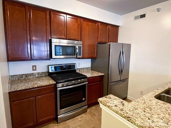 4th image of 1009 E Summerfield Glen Cir