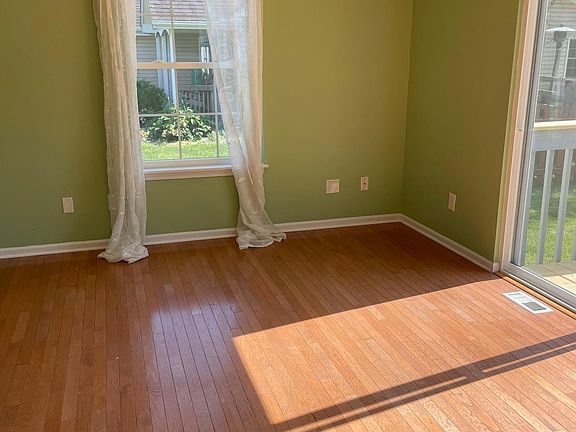 3rd image of 320 Kingsfield Ct