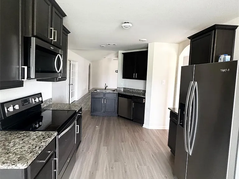 329 Lone Mountain Dr — Photo 4