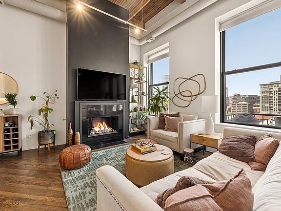2nd image of 616 W Fulton St APT 608