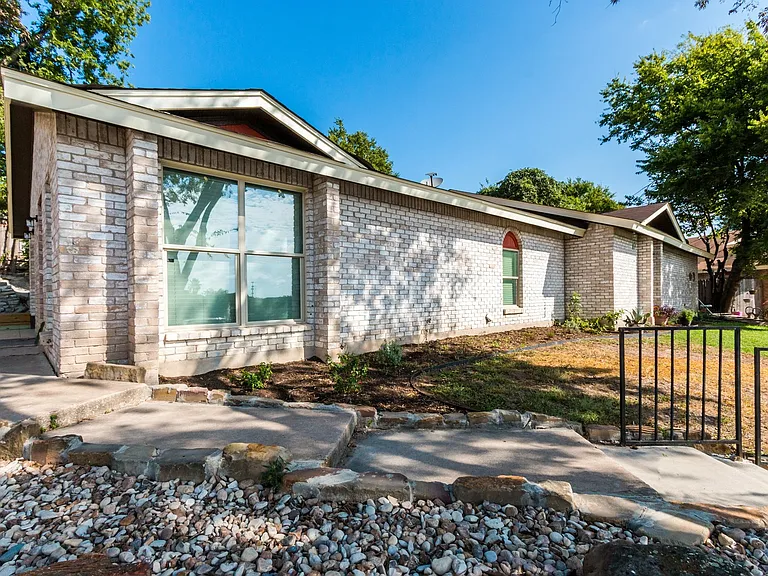 1902 Valley Hill Cir #B — Photo 4