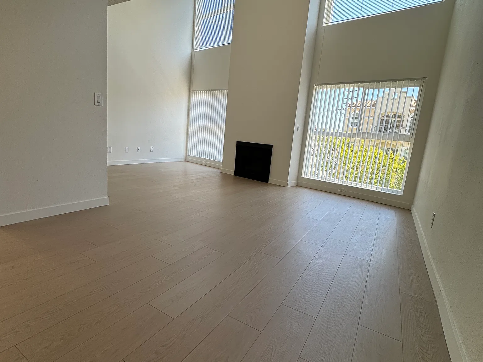 2 bed, 1050 sqft, $3,295 — Photo 2