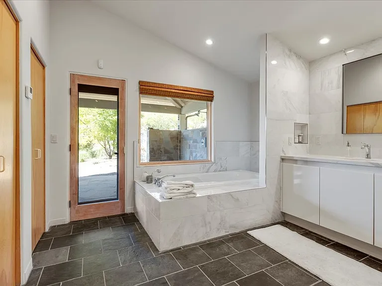 38 Asoleado Dr — Photo 11