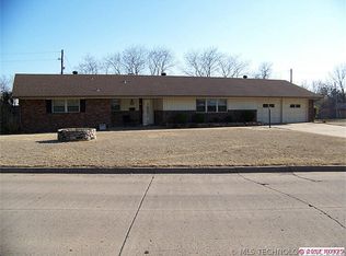 4201 SE Bridle Rd, Bartlesville, OK 74006