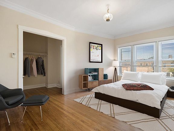 5th image of 2244 W Wilson Ave #222