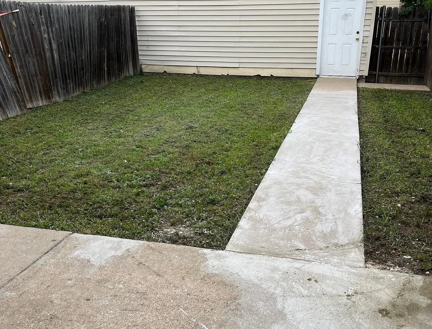 3 bed, 2.5 bath, 1350 sqft, $2,000 — Photo 2