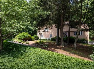 4 Higate Ln, Simsbury, CT 06070