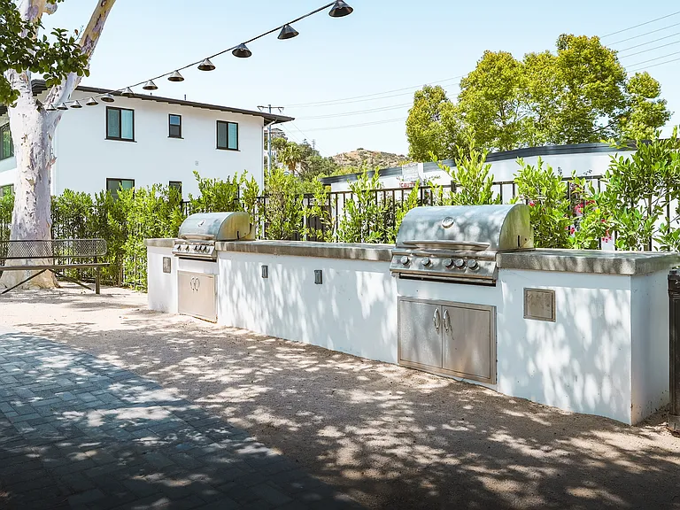 Yosemite Garden Apartments — Photo 8
