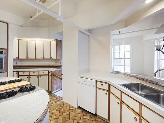 Sold by Sotheby's International Realty | media 33