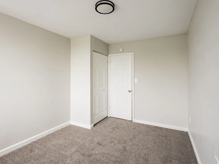 Kirkwood Apartments — Photo 18
